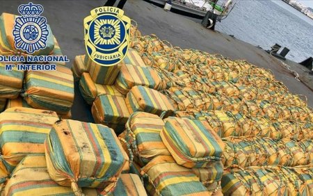 Peste 6,5 tone de cocaina in valoare de 233 de milioane de euro, cu destinatia Spania, confiscate de politisti
