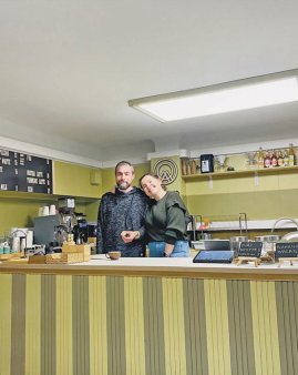 GEN Z. Tribe lifestyle. Cum a aparut cafeneaua Oma intr-un garaj din Bucuresti? Trecerea catre specialty coffee aduce un aer european