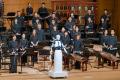 Un robot android a dirijat in premiera orchestra nationala din Coreea de Sud