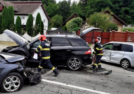 Accident cu mai multe masini in Valcea. Sase oameni, intre care doi copii, au ajuns la spital
