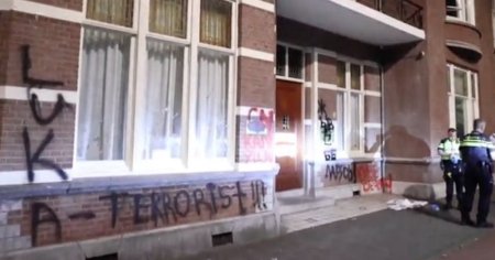 Ambasada Belarusului in Olanda a fost atacata. Mesajul care a fost scris cu <span style='background:#EDF514'>GRAFITTI</span> pe zidul cladirii