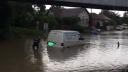 Ploile au facut prapad in Valcea! Inundatii masive in localitatile Dragasani si <span style='background:#EDF514'>SUTESTI</span>. Autoritatile locale, de negasit