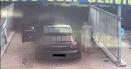 Hotul cu Porsche: soferul unui bolid de lux, filmat cand fura o galeata si un mop dintr-o <span style='background:#EDF514'>SPALATORIE</span> auto VIDEO