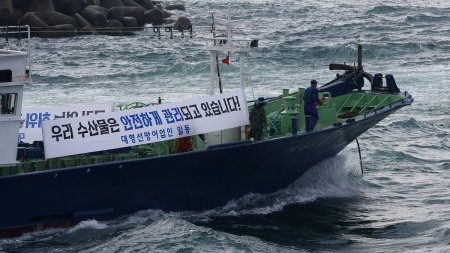 Scandal ecologic! Japonia aproba eliberarea in mare a apei <span style='background:#EDF514'>RADIOACTIVE</span> de la Fukushima