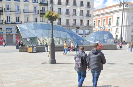 OZN-urile din <span style='background:#EDF514'>CENTRUL GALATIULUI</span>, plagiate dupa Statia de metrou Sol din Madrid
