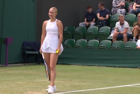 La 16 ani, Mirra Andreeva s-a calificat in optimile Wimbledon 2023 » Anuntul amuzant facut de arbitru in primul game: Va rog!