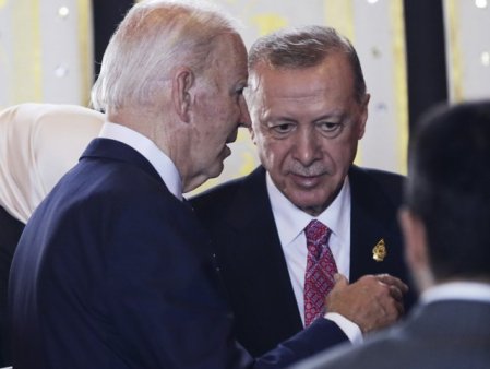 Erdogan si Biden au discutat la telefon despre candidatura Suediei la NATO