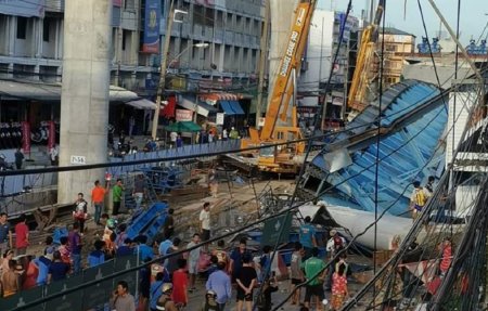 O platforma metalica masiva a unei autostrazi suspendate in constructie s-a prabusit, un mort si opt raniti, in Thailanda