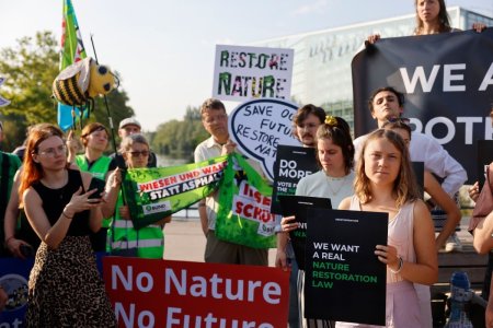 Legea pentru refacerea naturii, adoptata la limita in Parlamentul UE, intr-o versiune diluata, pe fondul protestelor pro si contra