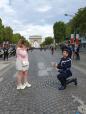 Cerere in casatorie inedita pe Champs-Élysées