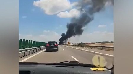 Un autoturism a luat foc pe autostrada A2 Bucuresti - Constanta