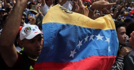 Venezuela: Favorita opozitiei pentru alegerile prezidentiale denunta violentelor partizanilor presedintelui Maduro