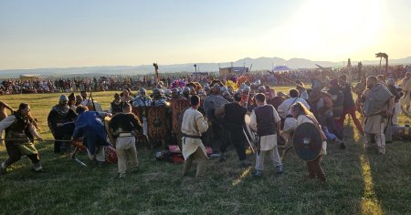 Marile confruntari dintre daci si romani, reeditate la Dacfest 2023, la poalele Magurii Uroiului VIDEO