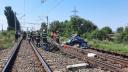 Masina distrusa de tren, <span style='background:#EDF514'>LA BACAU</span>! Doi copii si parintii lor au murit pe loc | Mama era insarcinata si abia luase permisul