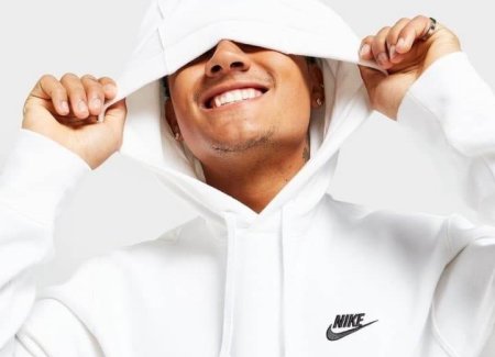 ADVERTORIAL Bluze de trening de la Nike - un element clasic pentru garderoba ta streetwear