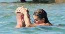 FOTO Fosta iubita a lui <span style='background:#EDF514'>GEORGE CLOONEY</span>, tandreturi in piscina cu un sportiv roman cu 15 ani mai tanar