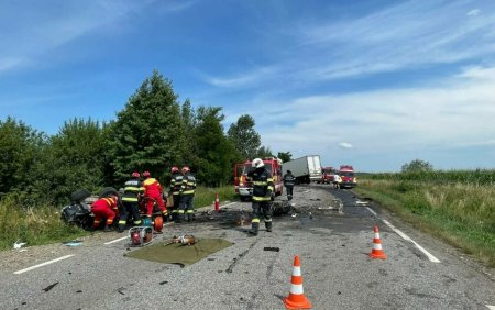 Accident grav in Suceava. Un barbat a murit dupa ce a intrat cu masina intr-un TIR