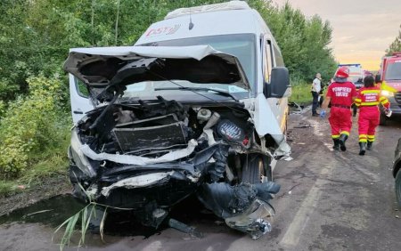 Accident cu 14 victime in Prahova. Impact violent intre un microbuz si un autoturism. Planul rosu de interventie, activat