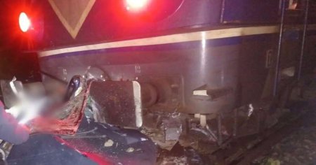 Doi raniti grav dupa coliziunea unui tren cu un autoturism, la <span style='background:#EDF514'>CAMPULUNG MOLDOVENESC</span>