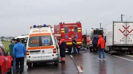 <span style='background:#EDF514'>ACCIDENT PE DN 1</span>, in Sibiu. O femeie si doua fete, de 6 si 9 ani, duse la spital