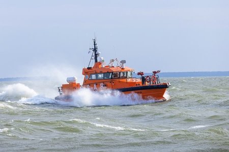 Operatiune de salvare a unui velier cu sase oameni la bord, aflat in deriva in Marea Neagra, in apropiere de Mangalia