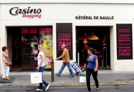 Compania franceza de retail <span style='background:#EDF514'>CASINO</span> a incheiat un acord de restructurare a datoriilor cu creditorii condusi de miliardarul ceh Daniel Kretinsky