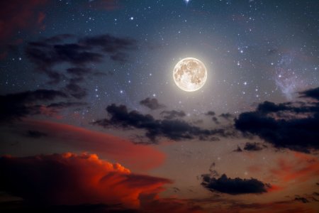 Luna plina din data de 1 august 2023. <span style='background:#EDF514'>ZODIA VARSATOR</span>ului aduce noutati si surprize!