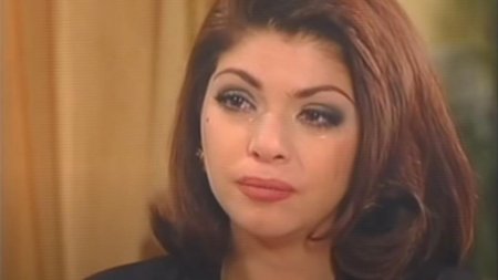 Cum arata Soraya din Sarmana Maria, la 27 de ani de la difuzarea <span style='background:#EDF514'>TELENOVELEI</span>. A pozat intr-un costum de baie dintr-o singura piesa