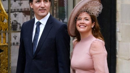 Justin si <span style='background:#EDF514'>SOPHIE</span> Trudeau divorteaza dupa 18 ani de casatorie