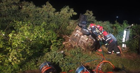 Doi frati au murit intr-un accident din Neamt. Masina lor a intrat intr-un copac