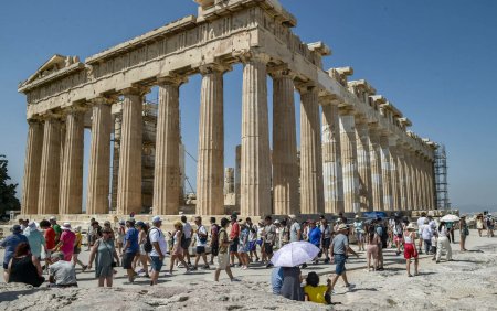 Grecia planuieste limitarea numarului de vizitatori la <span style='background:#EDF514'>ACROPO</span>le. Care este motivul