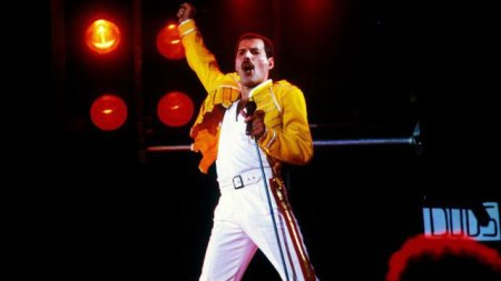 Pianul din Bohemian Rhapsody si alte obiecte ce i-au apartinut lui <span style='background:#EDF514'>FREDDIE</span> Mercury, scoase la licitatie
