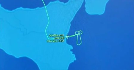 Un pilot Lufthansa a desenat pe cer un <span style='background:#EDF514'>PENIS</span> lung de 24 de kilometri dupa ce i s-a cerut sa devieze avionul de la itinerariul stabilit