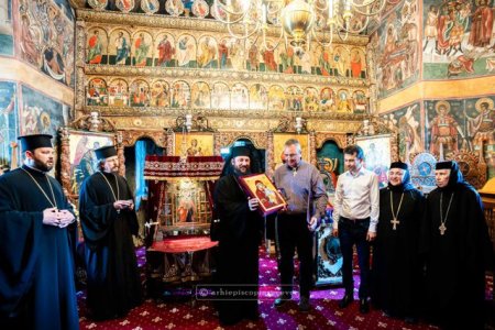 Nicolae Ciuca a primit Ordinul eparhial Crucea Bucovinei la Voronet