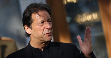 Fostul premier pakistanez Imran Khan, condamnat la trei ani de inchisoare pentru coruptie