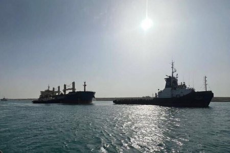 Un remorcher s-a scufundat in Canalul Suez, dupa ce s-a ciocnit de un petrolier