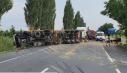 Trafic blocat pe <span style='background:#EDF514'>DN1A</span> Ploiesti-Bucuresti, dupa ce un camion s-a rasturnat la Crevedia, in Dambovita