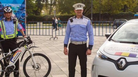 Politia Locala Cluj-Napoca se imbraca doar de la Pitesti. Primaria lui Boc a bagat, in 7 ani, 1,9 mil. de euro in <span style='background:#EDF514'>UNIFORME</span>