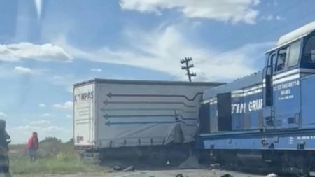 Accident feroviar in Timis. TIR cu 20 tone de azotat de amoniu, implicat