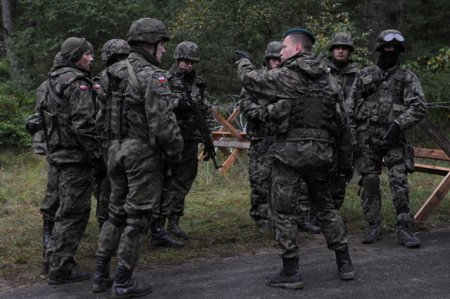 Polonia trimite trupe suplimentare la granita cu Belarus din cauza riscului crescut de razboi. Lituania si Letonia sunt pregatite sa infrunte provocarile Rusiei