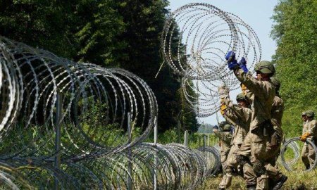 Polonia desfasoara 2.000 de militari suplimentari pentru a consolida apararea frontierei cu Belarusul