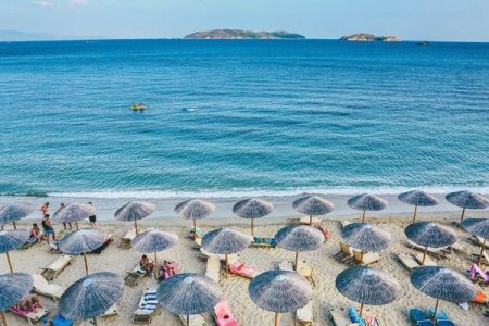 Grecii protesteaza pentru mai mult spatiu pe plaje