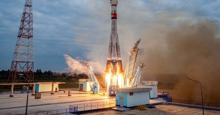 Prima sonda <span style='background:#EDF514'>SELENA</span>ra a Rusiei lansata in ultimii 47 de ani este sub controlul operatorilor de la sol VIDEO