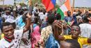 Mii de sustinatori ai regimului militar din Niger s-au adunat in apropierea unei baze franceze