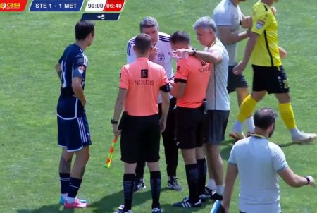 Scandal imediat dupa Steaua - Metaloglobus » Oprita si Virtej au sarit la arbitru: Penalty discutabil