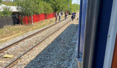 Un barbat, lovit mortal de trenul de calatori Bucuresti-Constanta, intre Baneasa si Pantelimon