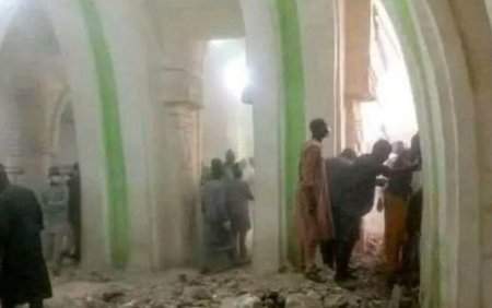 O moschee s-a prabusit in Nigeria. Cel putin sapte persoane au murit in Zaria, in timpul rugaciunilor