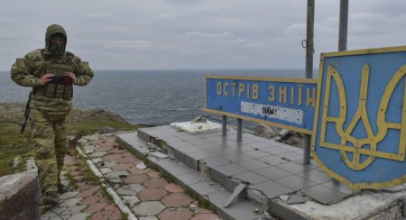 Politistii de frontiera ucraineni le reamintesc rusilor ca Insula Serpilor apartine Ucrainei