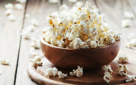 Cum sa faci popcorn la tigaie - trucul care nu da gres niciodata pentru a evita arderea floricelelor