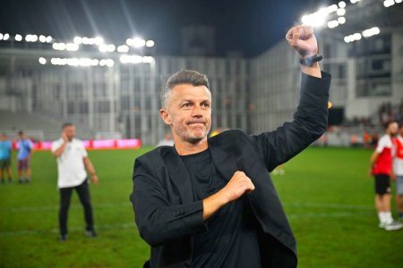 Ovidiu Burca <span style='background:#EDF514'>JUBILEAZ</span>a dupa prima victorie si are un mesaj pentru fotbalistul schimbat la pauza: Tricoul lui Dinamo e greu!